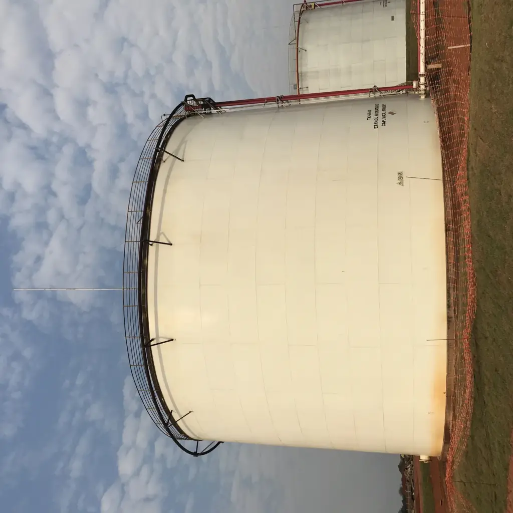 Inspeção de Tanques em Indústrias Petroquímicas
